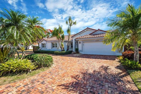 Casa en venta en Miami, Florida, 4 dormitorios, 191.38 m2 № 2044429 - foto 1