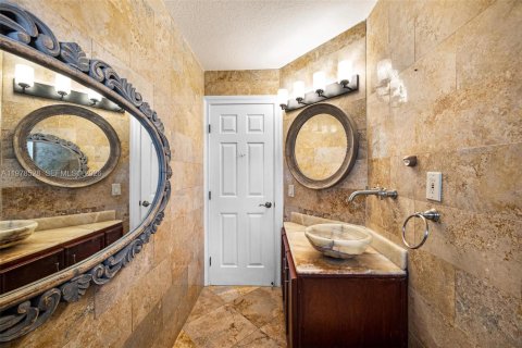 Casa en venta en Miami, Florida, 4 dormitorios, 191.38 m2 № 2044429 - foto 19