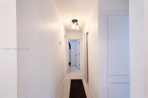 Casa en venta en Wilton Manors, Florida, 3 dormitorios, 144.93 m2 № 1823948 - foto 11