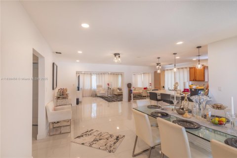 Casa en venta en Wilton Manors, Florida, 3 dormitorios, 144.93 m2 № 1823948 - foto 1