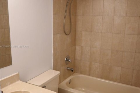 Condo in Pembroke Pines, Florida, 3 bedrooms  № 1728560 - photo 11
