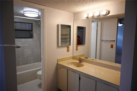 Condo in Pembroke Pines, Florida, 3 bedrooms  № 1728560 - photo 10