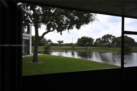 Condo in Pembroke Pines, Florida, 3 bedrooms  № 1728560 - photo 13