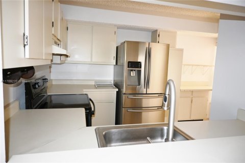 Condo in Pembroke Pines, Florida, 3 bedrooms  № 1728560 - photo 6