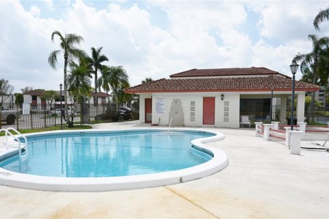 Condo in Pembroke Pines, Florida, 3 bedrooms  № 1728560 - photo 18