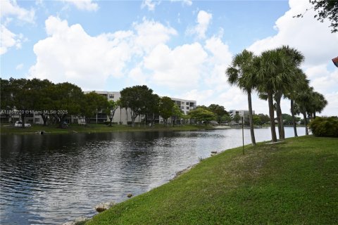 Condo in Pembroke Pines, Florida, 3 bedrooms  № 1728560 - photo 15