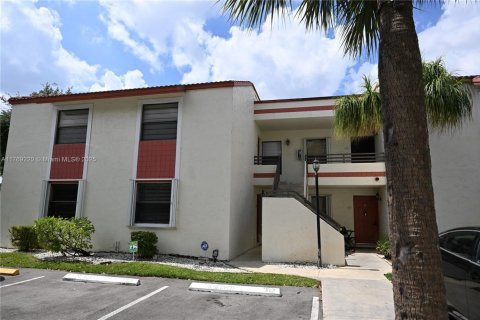 Condo in Pembroke Pines, Florida, 3 bedrooms  № 1728560 - photo 1
