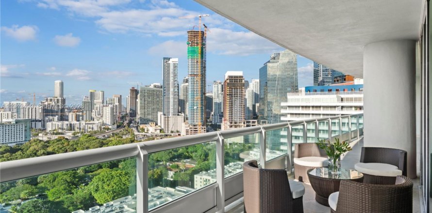 Кондоминиум с 2 спальнями в Майами, Флорида № 2008486