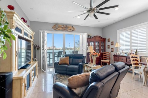Touwnhouse à vendre à Clearwater, Floride: 3 chambres, 189.61 m2 № 1598108 - photo 3