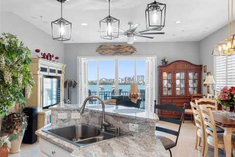 Touwnhouse à vendre à Clearwater, Floride: 3 chambres, 189.61 m2 № 1598108 - photo 13