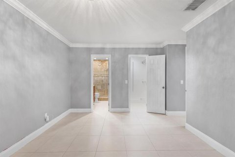 Casa en venta en Tampa, Florida, 6 dormitorios, 186.92 m2 № 1531776 - foto 28