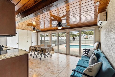 Casa en venta en Tampa, Florida, 6 dormitorios, 186.92 m2 № 1531776 - foto 11