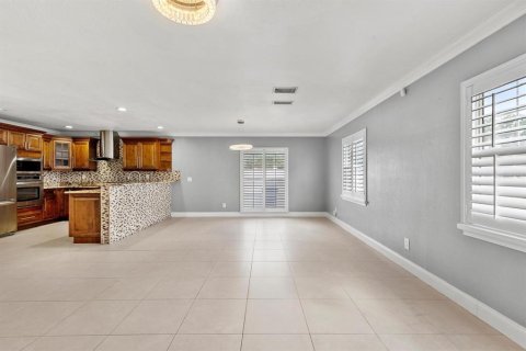 Casa en venta en Tampa, Florida, 6 dormitorios, 186.92 m2 № 1531776 - foto 20