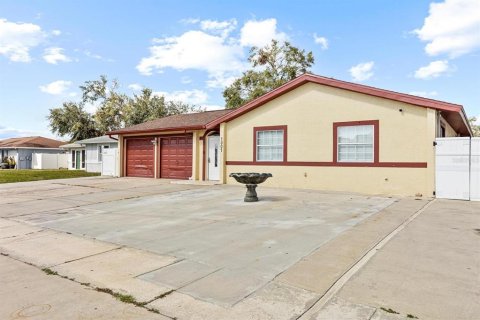 Casa en venta en Tampa, Florida, 6 dormitorios, 186.92 m2 № 1531776 - foto 3
