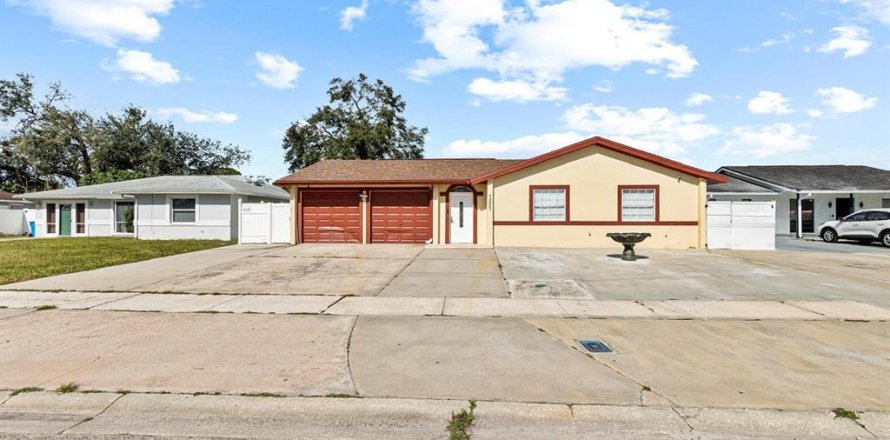 Casa en Tampa, Florida 6 dormitorios, 186.92 m2 № 1531776