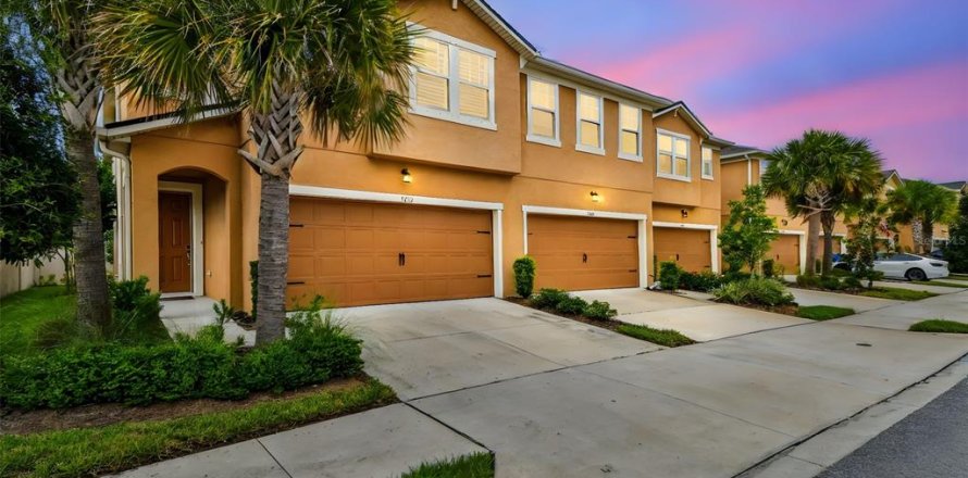 Touwnhouse à Lutz, Floride 4 chambres, 243.22 m2 № 1910623