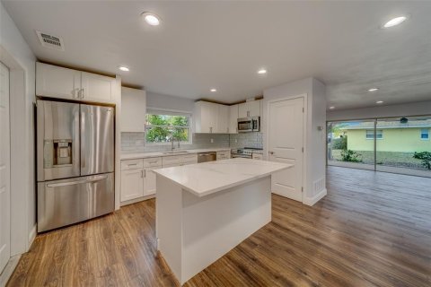 Casa en venta en Clearwater, Florida, 4 dormitorios, 166.57 m2 № 1532994 - foto 4