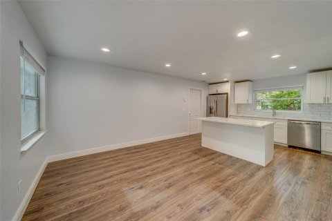 Casa en venta en Clearwater, Florida, 4 dormitorios, 166.57 m2 № 1532994 - foto 5