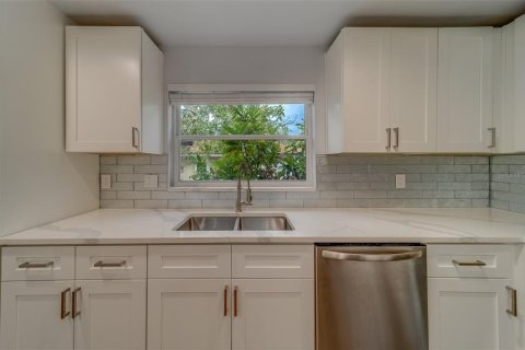 Casa en venta en Clearwater, Florida, 4 dormitorios, 166.57 m2 № 1532994 - foto 6