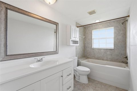 House in Punta Gorda, Florida 3 bedrooms, 131.46 sq.m. № 2235761 - photo 16