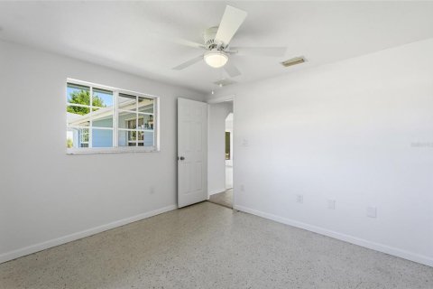 House in Punta Gorda, Florida 3 bedrooms, 131.46 sq.m. № 2235761 - photo 14
