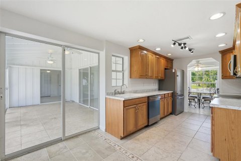 House in Punta Gorda, Florida 3 bedrooms, 131.46 sq.m. № 2235761 - photo 12