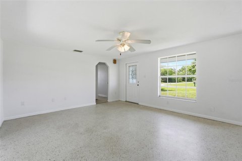 House in Punta Gorda, Florida 3 bedrooms, 131.46 sq.m. № 2235761 - photo 6