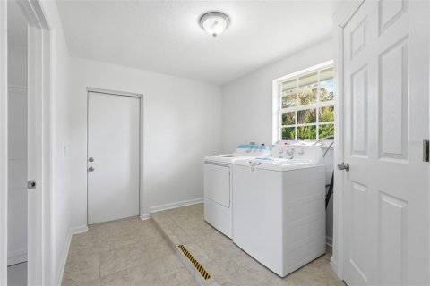 House in Punta Gorda, Florida 3 bedrooms, 131.46 sq.m. № 2235761 - photo 23