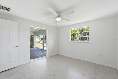 House in Punta Gorda, Florida 3 bedrooms, 131.46 sq.m. № 2235761 - photo 19