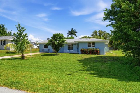 House in Punta Gorda, Florida 3 bedrooms, 131.46 sq.m. № 2235761
