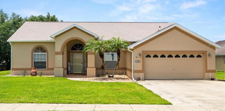 House in Clermont, Florida 4 bedrooms, 199.28 sq.m. № 1833130