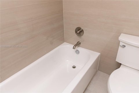 Купить кондоминиум в Авентура, Флорида 2 спальни, 106.19м2, № 1993084 - фото 11