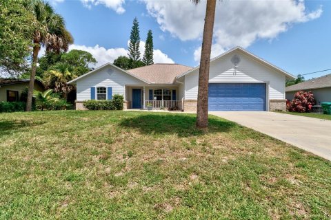 House in Sebastian, Florida 4 bedrooms, 228.63 sq.m. № 1907051 - photo 2