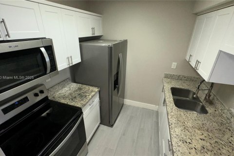 Copropriété à vendre à Miami, Floride: 2 chambres, 103.49 m2 № 1930192 - photo 4