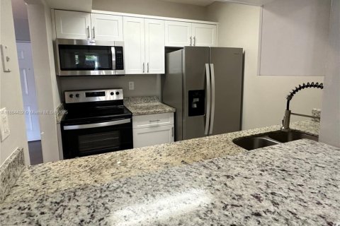 Copropriété à vendre à Miami, Floride: 2 chambres, 103.49 m2 № 1930192 - photo 5