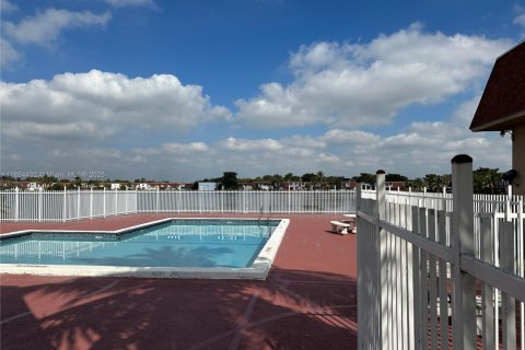 Copropriété à vendre à Miami, Floride: 2 chambres, 103.49 m2 № 1930192 - photo 13