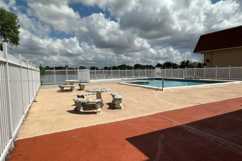 Copropriété à vendre à Miami, Floride: 2 chambres, 103.49 m2 № 1930192 - photo 11