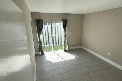 Copropriété à vendre à Miami, Floride: 2 chambres, 103.49 m2 № 1930192 - photo 10