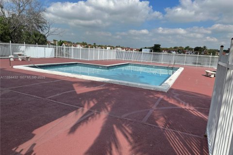 Copropriété à vendre à Miami, Floride: 2 chambres, 103.49 m2 № 1930192 - photo 16