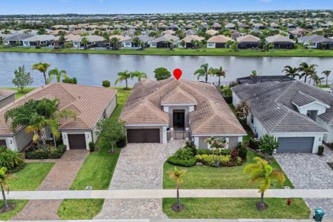 Villa ou maison à vendre à Port St. Lucie, Floride: 3 chambres, 288.74 m2 № 2262183 - photo 2