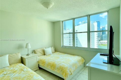 Condo in Miami, Florida, 2 bedrooms  № 1896591 - photo 9