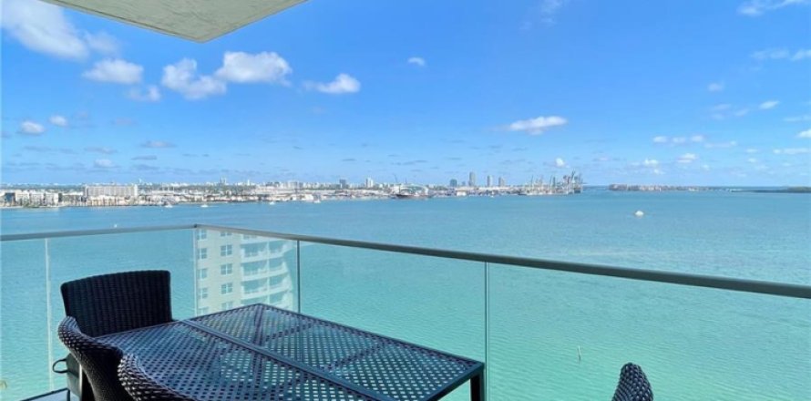 Condo in Miami, Florida, 2 bedrooms  № 1896591