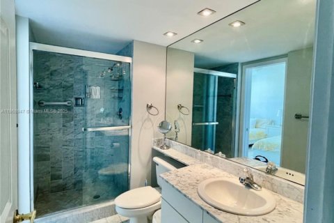 Condo in Miami, Florida, 2 bedrooms  № 1896591 - photo 10