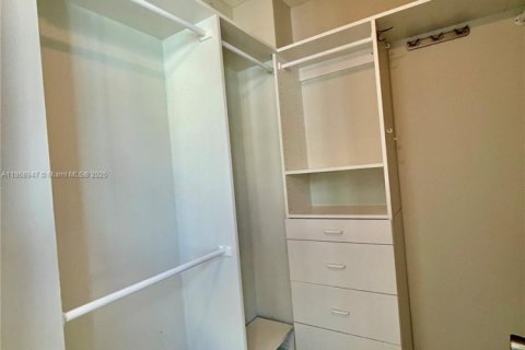 Condo in Miami, Florida, 2 bedrooms  № 1896591 - photo 7