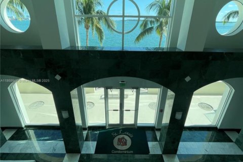 Condo in Miami, Florida, 2 bedrooms  № 1896591 - photo 15