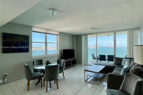 Condo in Miami, Florida, 2 bedrooms  № 1896591 - photo 2