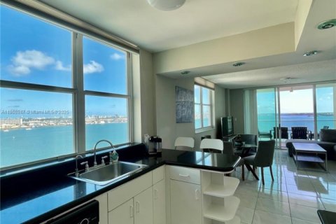 Condo in Miami, Florida, 2 bedrooms  № 1896591 - photo 3