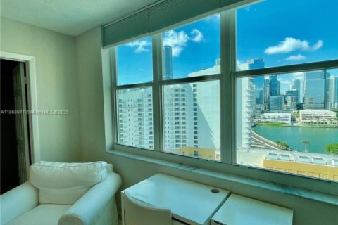 Condo in Miami, Florida, 2 bedrooms  № 1896591 - photo 5