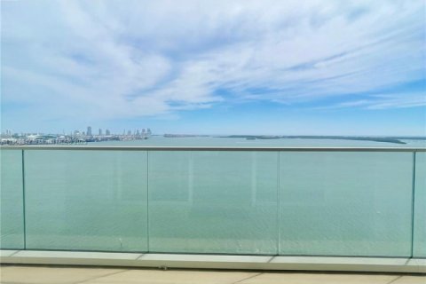 Condo in Miami, Florida, 2 bedrooms  № 1896591 - photo 11