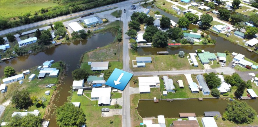 Casa en Okeechobee, Florida 3 dormitorios, 125.6 m2 № 1186866
